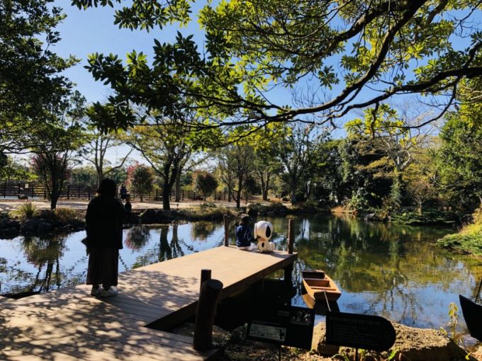 제주 스누피가든에 마련된 공원에서 사진촬영을 하고 있는 모습. /사진= 이재윤 기자