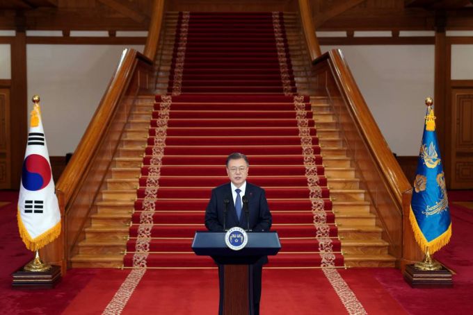 [서울=뉴시스 전진환 기자 = 문재인 대통령이 3일 청와대 본관에서 2022년 신년사를 발표하고 있다. 2022.01.03.