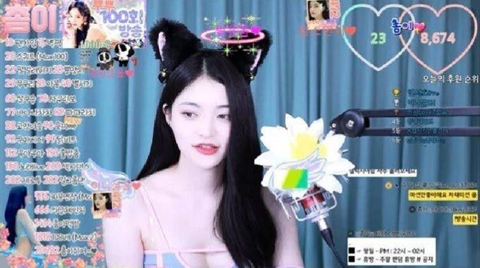 BJ 촘이로 변신한 그룹 다이아 출신 솜이의 모습./사진=팬더TV 방송 영상 캡처