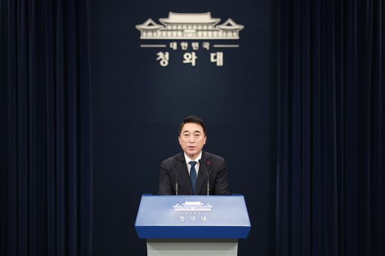 (서울=뉴스1) 이광호 기자 = 박수현 청와대 국민소통수석이 27일 청와대 춘추관에서 문재인 대통령의 설 연휴 일정 등과 관련해 브리핑을 하고 있다. 2022.1.27/뉴스1