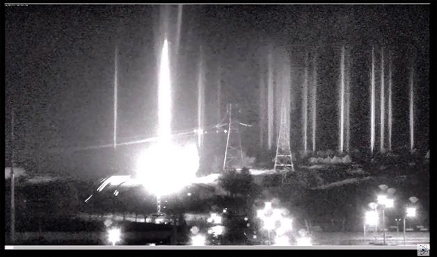 (자포리자 AFP=뉴스1) 우동명 기자 = 4일(현지시간) 우크라이나 최대 원자력 발전소인 자포리자 원전이 러시아 군의 포격을 받아 화재가 발생하고 있다.  (C) AFP=뉴스1