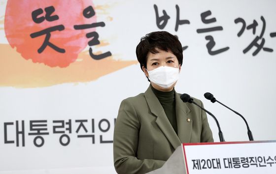 (서울=뉴스1) 오대일 기자 = 김은혜 대통령 당선인 대변인이 25일 오전 서울 종로구 삼청동 인수위 기자회견장에서 브리핑을 하고 있다. 2022.3.25/뉴스1