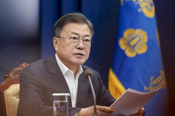 문재인 대통령이 28일 오전 청와대 여민관에서 열린 수석·보좌관회의에서 발언하고 있다.(청와대 제공)/사진=뉴스1