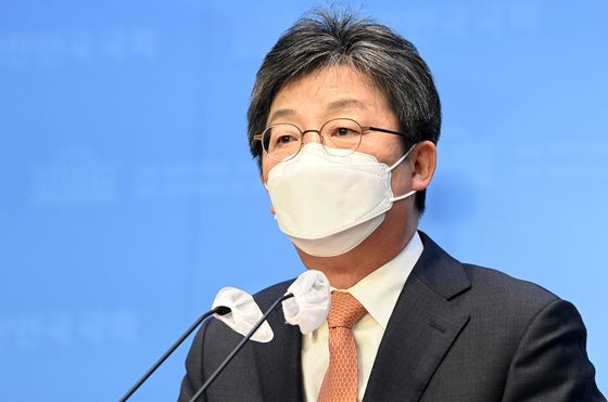 유승민 전 의원이 3월 31일 서울 여의도 국회 소통관에서 경기도지사 출마 선언을 하고 있다. 2022.3.31/뉴스1