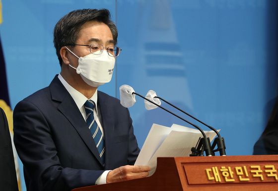 김동연 새로운물결 대표가 3월 31일 오전 서울 여의도 국회 소통관에서 기자회견을 열고 6·1 지방선거 경기도지사 출마를 선언하고 있다. 2022.3.31/뉴스1