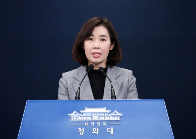 [서울=뉴시스] 김진아 기자 = 박경미 청와대 대변인이 5일 춘추관 브리핑룸에서 윤석열 대통령 당선인의 집무실 용산 이전 예비비 관련 브리핑을 하고 있다.  박 대변인은 "문재인 대통령이 최대한 빨리 임시국무회의를 열어 예비비를 조속히 처리하라고 지시했다"며 "내일 임시국무회의 열어 예비비를 심의·의결할 예정"이라고 밝혔다. 2022.04.05.