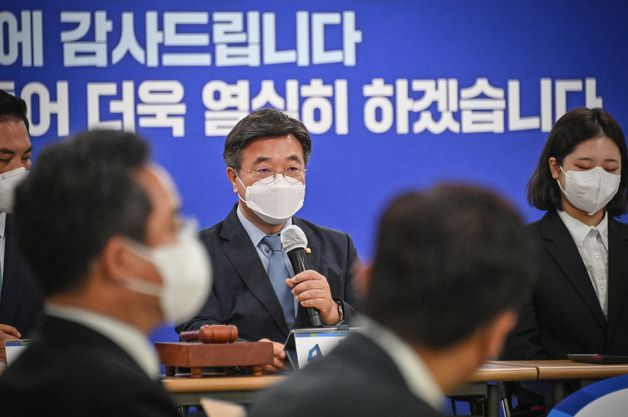 윤호중 더불어민주당 공동비상대책위원장이 13일 대전광역시 중구 더불어민주당 대전시당에서 열린 비상대책위원회의에서 발언을 하고 있다. (더불어민주당 제공) 2022.4.13/뉴스1