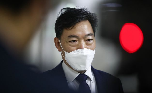 김오수 검찰총장이 14일 오전 서울 여의도 국회 법제사법위원회 위원장실에서 박광온 위원장과 검수완박(검찰 수사권 완전히 박탈) 법안 관련 면담에 앞서 입장을 말하고 있다.2022.4.14/뉴스1