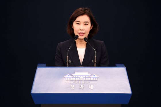 (서울=뉴스1) 이광호 기자 = 박경미 청와대 대변인이 22일 청와대 춘추관에서 문재인 대통령과 김정은 북한 국무위원장의 친서 교환 관련 브리핑을 하고 있다. 2022.4.22/뉴스1