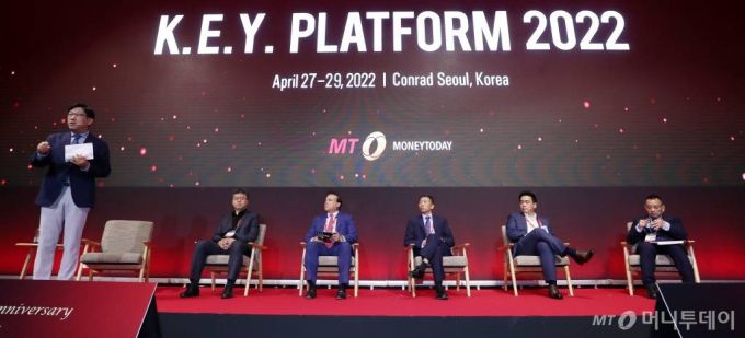 황종덕 키플랫폼 총괄 디렉터, 정태흠 SV Bio Ventures LP대표, 아트 에스토피난 에스토피난 그룹 대표, 제이미 한센 포트 벨보어 병원 재무책임자, 마이크 리 헬로스마트바이오 대표, 후이 펑 블루바이오 대표가 29일 여의도 콘래드 서울에서 머니투데이 주최로 열린 '2022 키플랫폼'에서 '팬데믹이 연 기회 : K-바이오의 미국 진격'을 주제로 패널토의를 하고 있다. /사진=김휘선 기자 hwijpg@