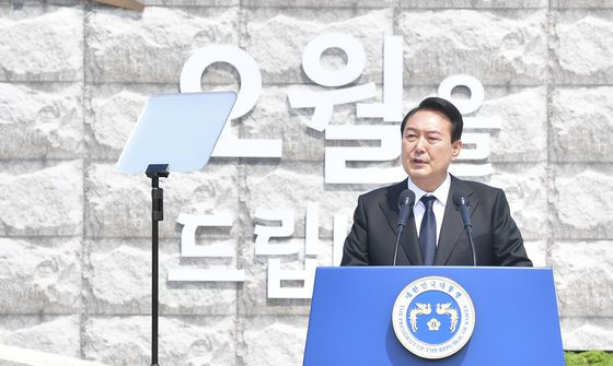 윤석열 대통령이 18일 오전 광주 국립5·18민주묘지에서 열린 '제42주년 5·18민주화운동 기념식'에서 기념사를 하고 있다. /사진=뉴스1