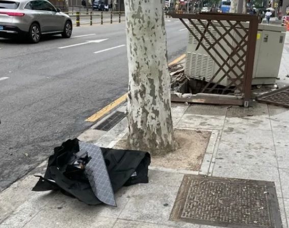 배우 김새론의 사고 당시 현장 모습. /사진=온라인 커뮤니티 갈무리