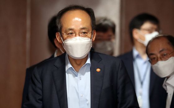 (서울=뉴스1) 김명섭 기자 = 추경호 경제부총리 겸 기획재정부 장관이 24일 서울 종로구 세종대로 정부서울청사에서 열린 규제혁신장관회의에 참석하고 있다. 2022.5.24/뉴스1