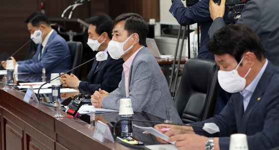 (서울=뉴스1) 김명섭 기자 = 하태경 국민의힘 해양수산부 공무원 피격사건 진상조사 태스크포스(TF) 위원장이 28일 서울 종로구 세종대로 정부서울청사 통일부를 방문해 가진 간담회에서 모두발언을 하고 있다. 2022.6.28/뉴스1