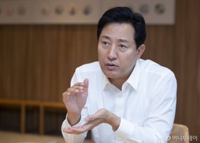 오세훈 서울시장이 올해 6월 말 시청 집무실에서 진행한 머니투데이와 인터뷰에서 발언하고 있다. /사진=이기범 기자 leekb@