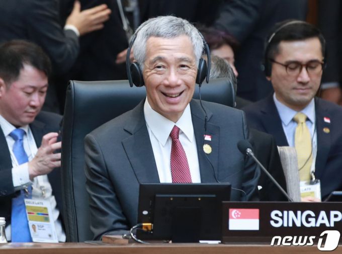 리셴룽 싱가포르 총리가 26일 오전 부산 벡스코에서 열린 2019 한-아세안 특별 정상회의 세션1에서 환하게 웃고 있다. (2019 한-아세안 특별정상회의 제공) 2019.11.26/뉴스1