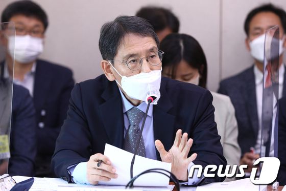 김상범 서울교통공사 사장이 20일 국회에서 열린 여성가족위원회 전체회의에서 의원 질의에 답변하고 있다. (공동취재) 2022.9.20/뉴스1