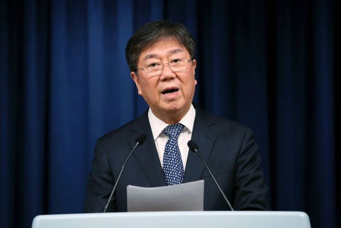 [서울=뉴시스 홍효식 기자 = 김대기 비서실장이 29일 오후 서울 용산 대통령실 청사 브리핑룸에서 사회부총리 겸 교육부 장관 후보자(이주호 전 교육기술부장관)와 대통령 소속 경제사회노동위원회 위원장(김문수 전 경기도지사)에  대한 인선 발표를 하고 있다. 2022.09.29.