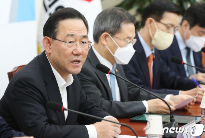 주호영 국민의힘 원내대표가 19일 서울 여의도 국회에서 열린 카카오 데이터센터 화재 관련 당정협의회에서 모두 발언하고 있다. 2022.10.19/뉴스1  Copyright (C) 뉴스1. All rights reserved. 무단 전재 및 재배포 금지.