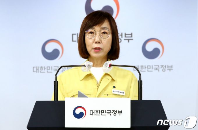 (서울=뉴스1) 박지혜 기자 = 백경란 중앙방역대책본부장(질병관리청장)이 26일 서울 종로구 정부서울청사에서 코로나19 중대본 정례브리핑을 하고 있다. 2022.10.26/뉴스1  Copyright (C) 뉴스1. All rights reserved. 무단 전재 및 재배포 금지.