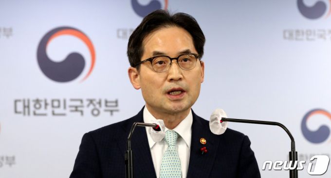 (서울=뉴스1) 박지혜 기자 = 한기정 공정거래위원장이 2일 오후 서울 종로구 정부서울청사에서 화물연대의 공정위 조사방해 행위 관련 긴급 브리핑을 하고 있다. 2022.12.2/뉴스1  Copyright (C) 뉴스1. All rights reserved. 무단 전재 및 재배포 금지.