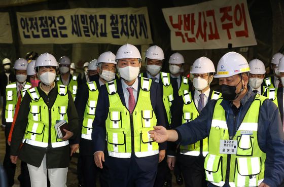 윤석열 대통령이 당선인 시기였던 지난 5월 2일 오전 경기 고양시 일산서구 대화동 GTX-A 터널구간 공사 현장을 점검하고 있다. /사진제공=뉴스1