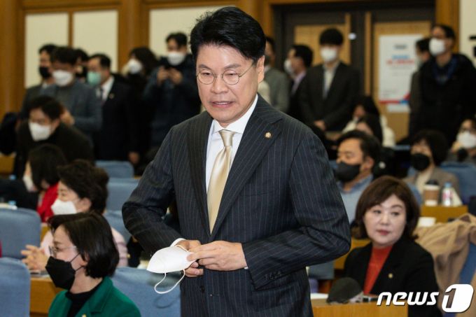 장제원 국민의힘 의원이 7일 서울 여의도 국회 의원회관에서 열린 국민의힘 공부모임 '국민공감' 첫 모임에 참석하고 있다.  국민공감은 지난 지방선거 승리 이후 친윤계 의원들이 주축이 된 민들레가 이름을 바꾼 모임이다. /사진=뉴스1.