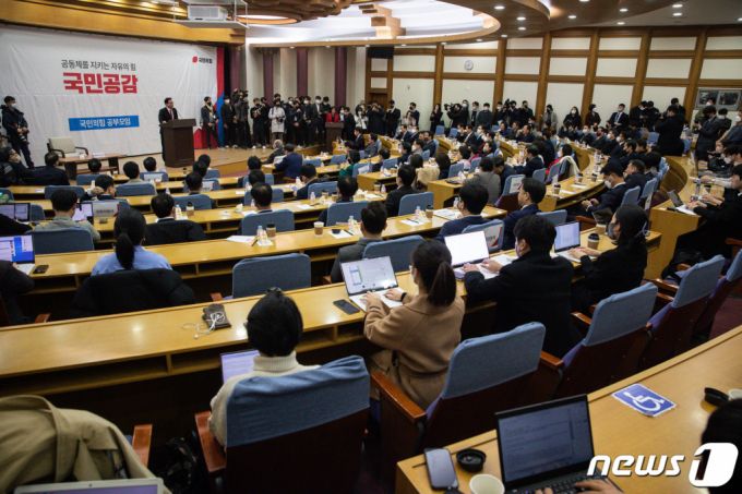 정우택 국회 부의장이 7일 서울 여의도 국회 의원회관에서 열린 국민의힘 공부모임 '국민공감' 첫 모임에서 축사를 하고 있다.  국민공감은 지난 지방선거 승리 이후 친윤계 의원들이 주축이 된 민들레가 이름을 바꾼 모임이다. / 사진=뉴스1