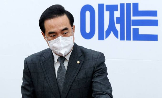 박홍근 더불어민주당 원내대표가 10일 오전 서울 여의도 국회에서 열린 원내대책회의에 참석하고 있다. / 사진제공=뉴시스