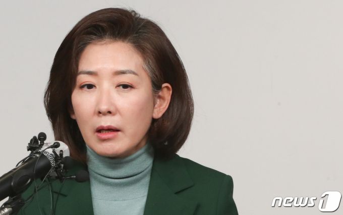 국민의힘 3·8 전당대회 출마를 고심했던 나경원 전 의원이 지난 25일 서울 여의도 국힘의힘 중앙당사에서 기자회견을 열고 전당대회 불출마 입장을 밝히고 있다. /사진=뉴스1.
