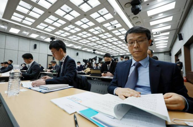 [서울=뉴시스] 김선웅 기자 = 7일 서울 중구 은행회관에서 기획재정부, 한국은행, 금융감독원, 외환시장협의회 관계자 등이 참석한 '글로벌 수준의 시장접근성 제고를 위한 외환시장 구조 개선 방안 세미나'가 열리고 있다. (공동취재사진) 2023.02.07.