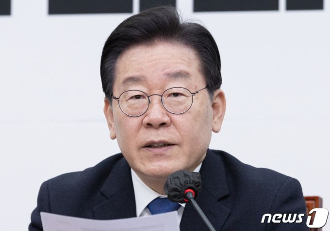 이재명 더불어민주당 대표가 15일 오전 서울 여의도 국회에서 열린 최고위원회의에서 발언을 하고 있다./사진=뉴스1