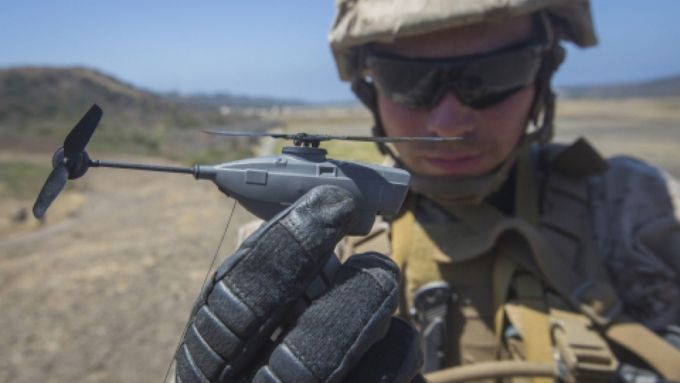 미국 블랙 호넷(Black Hornet)이 개발한 미니 드론. / 사진=Defence24