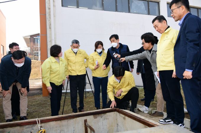▲ 광주시의회, '단수 사태' 덕남정수장 현장방문./사진=광주시의회 제공
