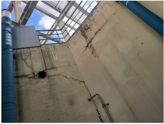 아크로비스타 외벽 균열 모습 /사진제공=입주민모임