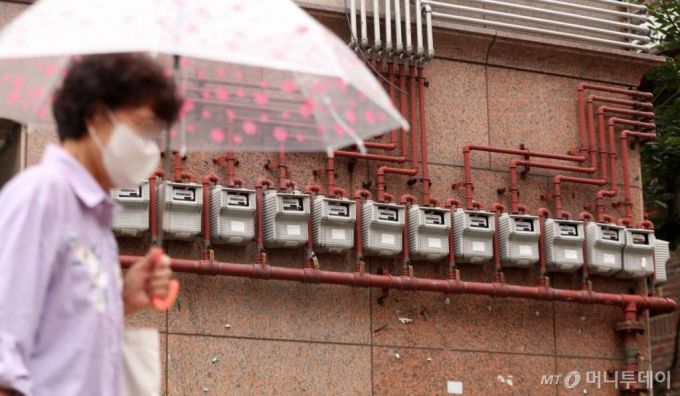 서울시내 한 주택가에 가스 계량기가 설치되어 있다. /사진=김휘선 기자 hwijpg@