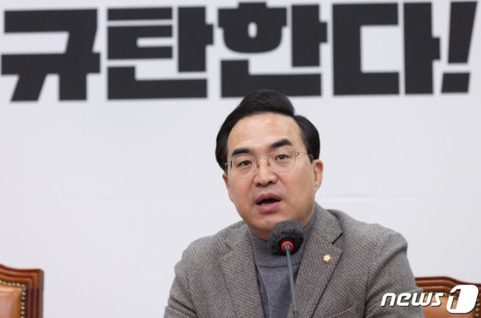 (서울=뉴스1) 이재명 기자 = 박홍근 더불어민주당 원내대표가 3일 오전 서울 여의도 국회에서 열린 최고위원회의에서 발언을 하고 있다. 2023.3.3/뉴스1  Copyright (C) 뉴스1. All rights reserved. 무단 전재 및 재배포 금지.