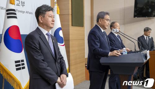 (서울=뉴스1) 김명섭 기자 = 박진 외교부 장관이 6일 오전 서울 종로구 외교부에서 일제 강제징용 피해배상 해법 정부입장 발표를 하고 있다. (공동취재) 2023.03.06/뉴스1  Copyright (C) 뉴스1. All rights reserved. 무단 전재 및 재배포 금지.