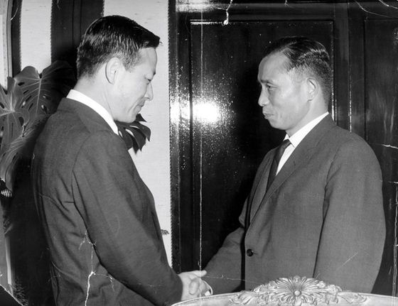 =  1963년 12월 청와대에 박정희 전 대통령을 만난 김종필. (운정재단)2018.6.23/뉴스1