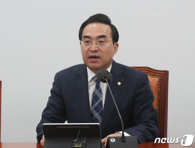 (서울=뉴스1) 송원영 기자 = 박홍근 더불어민주당 원내대표가 6일 서울 여의도 국회에서 열린 정책조정회의에서 모두 발언을 하고 있다. 2023.4.6/뉴스1  Copyright (C) 뉴스1. All rights reserved. 무단 전재 및 재배포 금지.