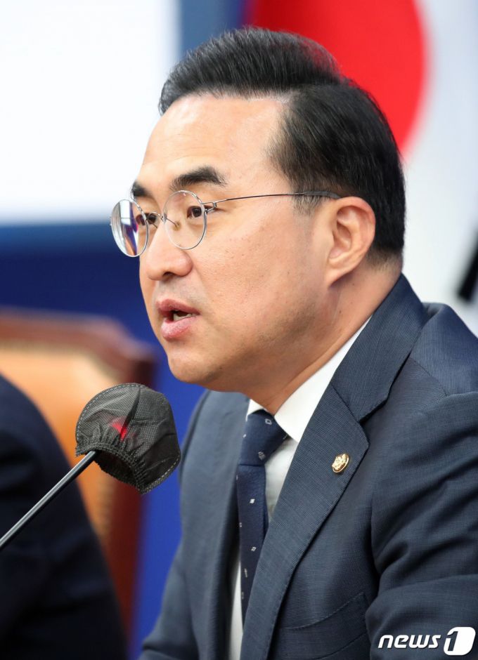 (서울=뉴스1) 구윤성 기자 = 박홍근 더불어민주당 원내대표가 25일 오전 서울 여의도 국회에서 열린 원내대책회의에서 모두발언을 하고 있다. 2023.4.25/뉴스1  Copyright (C) 뉴스1. All rights reserved. 무단 전재 및 재배포 금지.