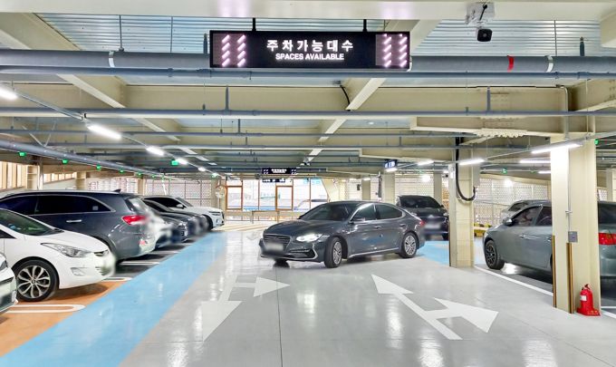 ▲서울시에서는 두자녀 이상 가구에 대해 공영주차장을 반값에 이용할 수 있는 내용이 담긴 조레안을 발의했다. /사진=뉴시스