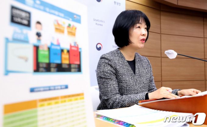 (세종=뉴스1) 김기남 기자 = 김보경 통계청 경제동향통계심의관이 2일 세종시 정부세종청사에서 소비자물가 동향을 발표하고 있다.   2023.2.2/뉴스1  Copyright (C) 뉴스1. All rights reserved. 무단 전재 및 재배포 금지.