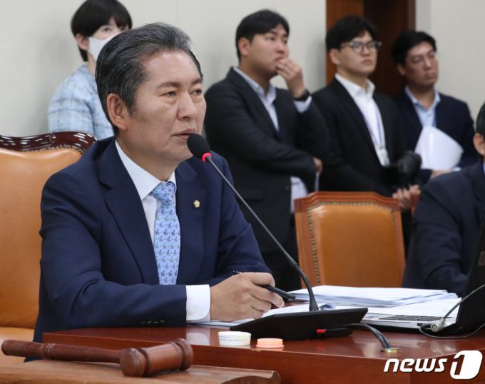 (서울=뉴스1) 송원영 기자 = 정청래 국회 과기방통 위원장이 24일 서울 여의도 국회에서 열린 과학기술정보방송통신위원회 전체회의를 주재하고 있다. 2023.5.24/뉴스1  Copyright (C) 뉴스1. All rights reserved. 무단 전재 및 재배포 금지.