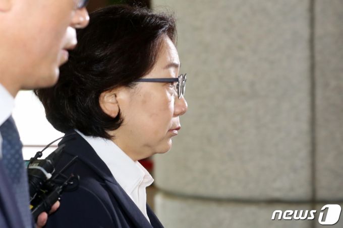 (서울=뉴스1) 이승배 기자 = 최재원 용산보건소장이 2일 오전 서울 마포구 서울서부지방법원에서 열린 '이태원 참사 허위 보고' 관련 공판에 출석하고 있다. 2023.6.2/뉴스1  Copyright (C) 뉴스1. All rights reserved. 무단 전재 및 재배포 금지.