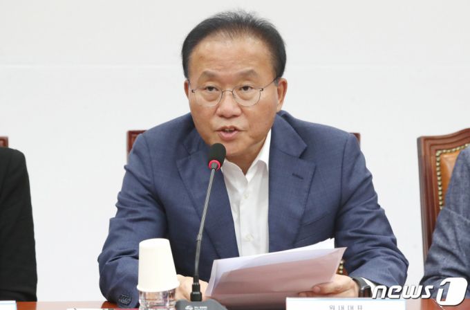 (서울=뉴스1) 임세영 기자 = 윤재옥 국민의힘 원내대표가 4일 오전 서울 여의도 국회에서 열린 긴급 최고위원회의에서 모두발언을 하고 있다. 2023.6.4/뉴스1  Copyright (C) 뉴스1. All rights reserved. 무단 전재 및 재배포 금지.