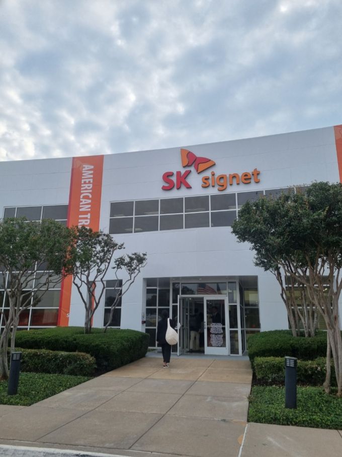 SK시그넷은 지난해 10월 이사회를 통해 초기 1500만 달러(213억)를 투자해 텍사스 플라노시에 미국 생산기지를 만들기로 해 7개월 만인 지난 5일 개소식을 열었다. 회사 측은 앞으로 3700만 달러까지(500억 규모)투자를 확대해 수요에 대응할 계획이다. /사진= 박준식 기자