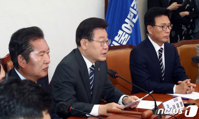 (서울=뉴스1) 황기선 기자 = 이재명 더불어민주당 대표가 5일 오전 서울 여의도 국회에서 열린 최고위원회의에서 모두 발언을 하고 있다. 2023.6.5/뉴스1  Copyright (C) 뉴스1. All rights reserved. 무단 전재 및 재배포 금지.