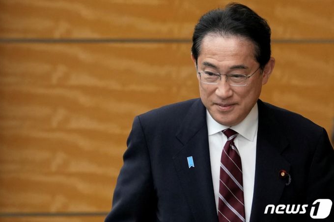 (도쿄 로이터=뉴스1) 권진영 기자 = 25일 일본 도쿄에서 기시다 후미오 총리가 라오스의 분냥 보라칫 대통령과 회담하는 장소에 도착한 모습. 2023.05.25/  ⓒ 로이터=뉴스1  Copyright (C) 뉴스1. All rights reserved. 무단 전재 및 재배포 금지.