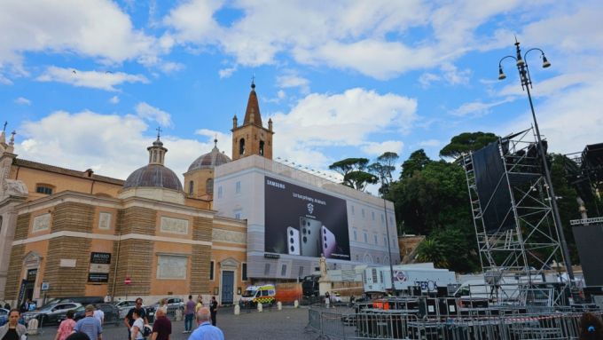 지난 16일(현지시간) 이탈리아 로마 포폴로 광장의 갤럭시S23 옥외광고. /사진=김승한 기자